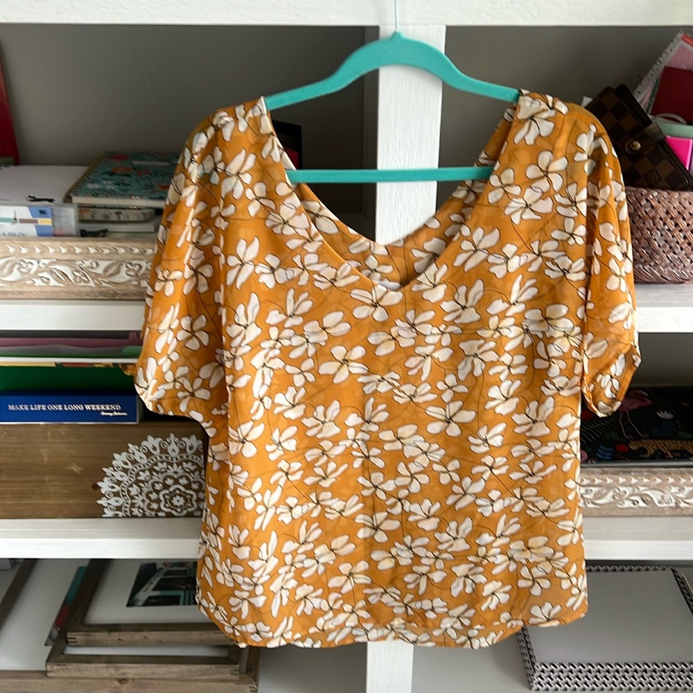 Cabi 3598 Thrive Floral Top. Butterscotch yellow, in like new condition. Large.